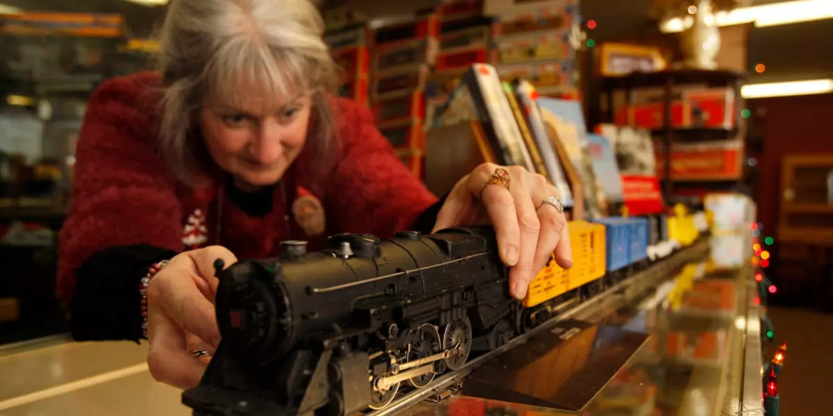 How to Sell Antiques and Collectibles Online (2024)